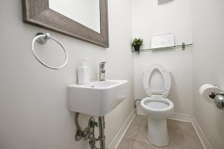 Spacious Room with Ensuite Bathroom near Subway, Koreatown & UofT - 2