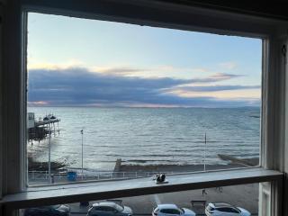 two bed Seafront apartment - sea views - Aberystwyth - 3