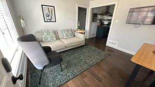 Stylish 2BR 1 Mile From Downtown And The Aquarium - 5