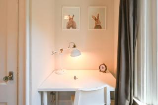 Bright and Quiet Bedroom near Subway, Koreatown and UofT - 8