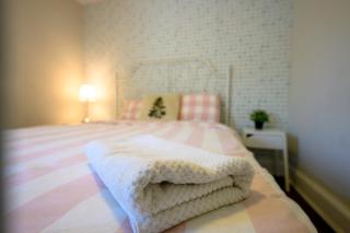 Bright and Quiet Bedroom near Subway, Koreatown and UofT - 3