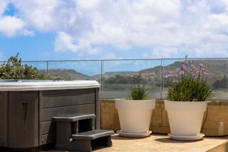 Jacuzzi Penthouse and Pet-Friendly - L-Għarb - 0