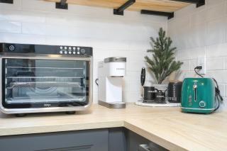 Bright & Modern Basement Apartment Dt N'hood - Vancouver - 3
