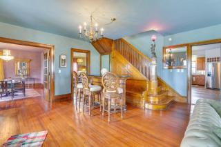 Group Getaway Luxe Farmhouse in Mt Horeb! - - 4