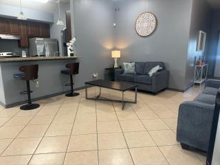 Charming 3-Bedroom Retreat in Prime Neighborhood - Brownsville - 8