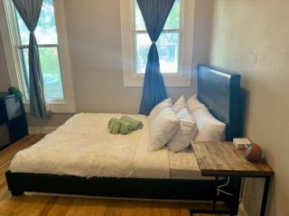 Jungle House Luxury Homes - Columbus Downtown Short North - Near Convention Center & Nationwide Arena - Sleeps up to 20 - Free Parking - Over 5,800 Five Stars - 0