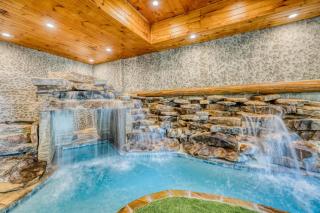 Eagle River Lodge - Huge Indoor Pool - Sleeps 24 - 0