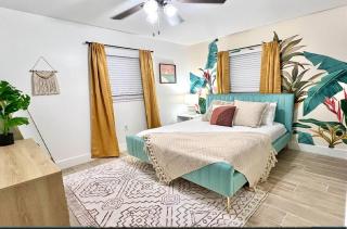 Pets OK! Heated Pool mins to 3 Sisters Spring! - 4