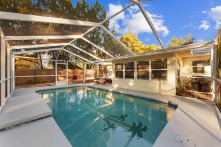 Pets OK! Heated Pool mins to 3 Sisters Spring! - 9