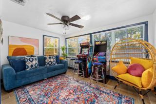 Pets OK! Heated Pool mins to 3 Sisters Spring! - 1