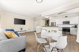 Stylish 2BR Condo with Amenities Near Six Flags - 8