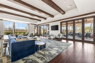 Stylish 2BR Condo with Amenities Near Six Flags - Santa Clarita - 6