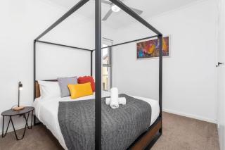 2 Chic Stylish Modern Family On Charles - 8