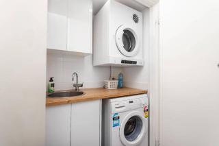 2 Chic Stylish Modern Family On Charles - Perth - 3