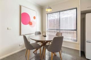 Golden Retreat - Couples Getaway Business stay - 5