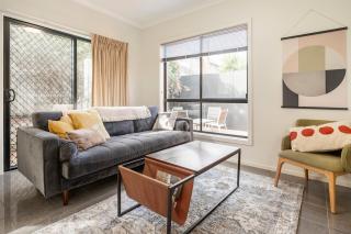 Golden Retreat - Couples Getaway Business stay - 4