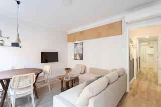 Stylish 3 Bedroom Apartment - Barcelona - 9