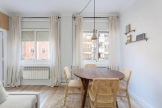 Stylish 3 Bedroom Apartment - Barcelona - 2