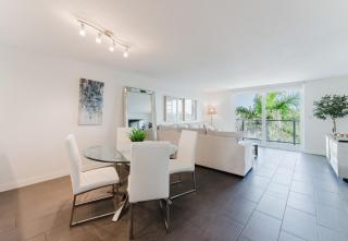 Prime Beach and Golf Retreat 2BR Pool & Balcony - Boca Raton - 3