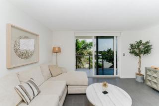 Prime Beach and Golf Retreat 2BR Pool & Balcony - Boca Raton - 6