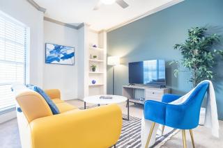 Boulevard Stays Relaxing King Suite 1BR with Pool Gym & Parking - 1