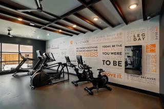Boulevard Stays Stylish 1BR Getaway Pool Gym & Free Parking - 5