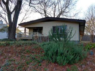 Cozy Duke Park Retreat, Whole House - Durham - 0