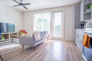Boulevard Stays Comfortable 1BR Suite w Pool Parking Gym 03 - 8