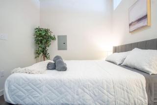 Boulevard Stays Comfortable 1BR Suite w Pool Parking Gym 03 - 3