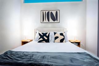 Boulevard Stays Stylish 1BR Stay Includes Pool Gym & Free Parking - 0