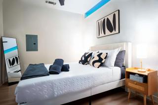 Boulevard Stays Stylish 1BR Stay Includes Pool Gym & Free Parking - 5