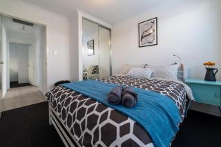 Treeby's Finest Family Home 4bdr 2bth - 2