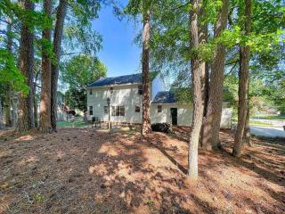 Cozy 3-BR Home-Peaceful Vibes-Centrally Located - 7