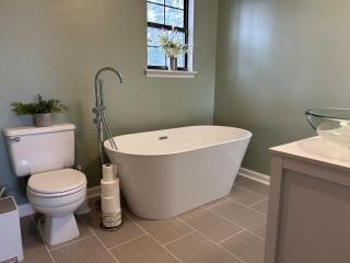Cozy 3-BR Home-Peaceful Vibes-Centrally Located - Martinez - 6