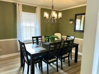 Cozy 3-BR Home-Peaceful Vibes-Centrally Located - Martinez - 5