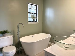 Cozy 3-BR Home-Peaceful Vibes-Centrally Located - Martinez - 1