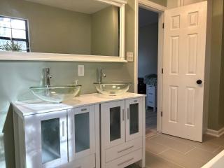 Cozy 3-BR Home-Peaceful Vibes-Centrally Located - 2