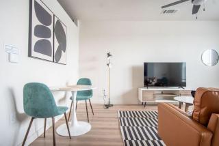 Comfortable 1BR Suite w Pool Parking Gym 08 - 8
