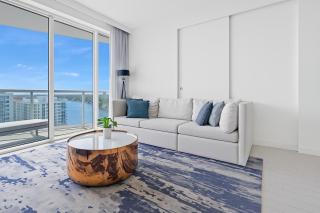 Luxury Corner 1 BR W Residence with Fantastic Intercoastal Views, Pool & Hot tub - Fort Lauderdale - 0
