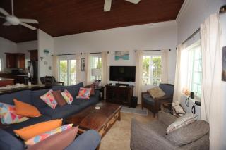 Oceanfront Resort-Style Oasis -Private Pool & Car - Grand Turk - 2