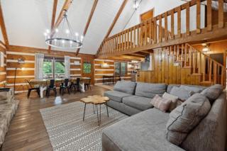 Riverfront Log Cabin Hot Tub, Mtn Views & Hottub - 4