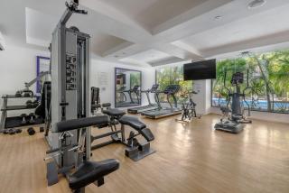 Perfect Studio Steps from 5th Avenue and the Beach - 4