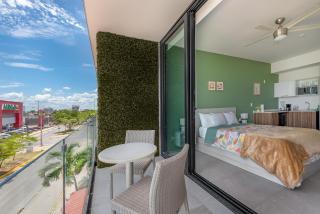 Perfect Studio Steps from 5th Avenue and the Beach - 3