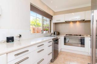 The Jewel of Vic Park 3BD 2BTH - 9