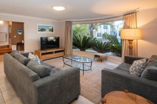 Ocean Retreat-200m to Beach - 9