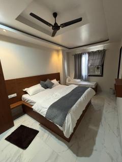 Hotel Shri Ram Gopal Seva Dham - 1