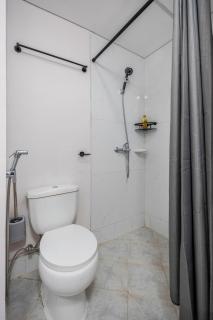 Stylish Condo Near Airport- Poolview Amani Grand - - 3