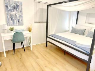 Stylish Heated Pool House Near The Beach - St. Petersburg - 5