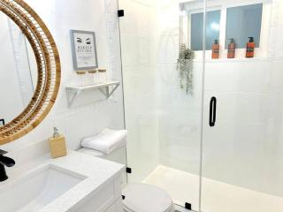 Stylish Heated Pool House Near The Beach - 1