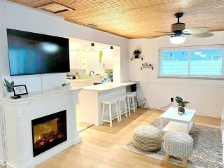 Stylish Heated Pool House Near The Beach - St. Petersburg - 8